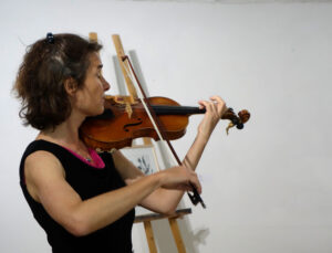 Violinistin Nina Leonards